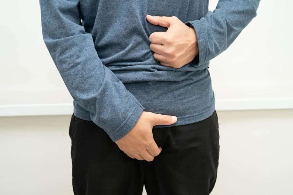 تدلي الخصية اليسرى بعد عملية الدوالي